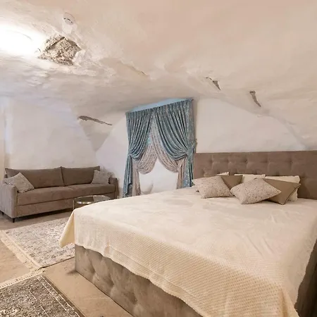 Lägenhet Housing 2 Bdr 2 Bathroom With Sauna At Carl Engel Luxury House