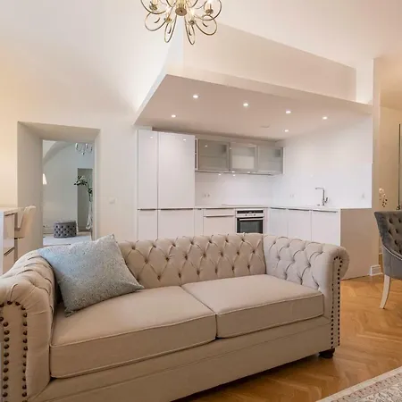 Housing 2 Bdr 2 Bathroom With Sauna At Carl Engel Luxury House