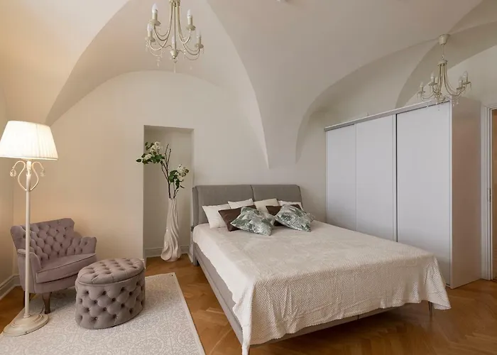 Housing 2 Bdr 2 Bathroom With Sauna At Carl Engel Luxury House Διαμέρισμα