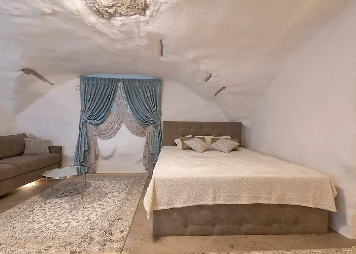 Apartment Housing 2 Bdr 2 Bathroom With Sauna At Carl Engel Luxury House