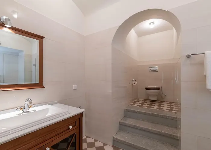 Housing 2 Bdr 2 Bathroom With Sauna At Carl Engel Luxury House