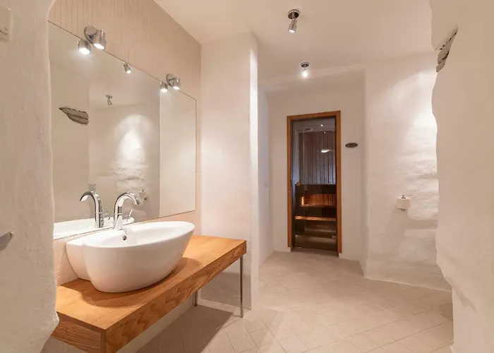 Housing 2 Bdr 2 Bathroom With Sauna At Carl Engel Luxury House Apartment *