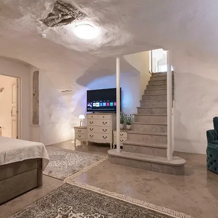 Housing 2 Bdr 2 Bathroom With Sauna At Carl Engel Luxury House Tallin