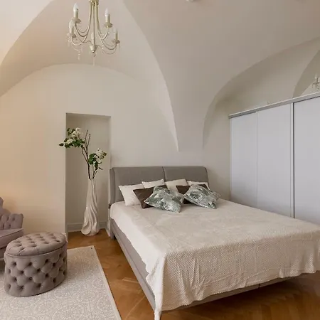 Housing 2 Bdr 2 Bathroom With Sauna At Carl Engel Luxury House Apartament