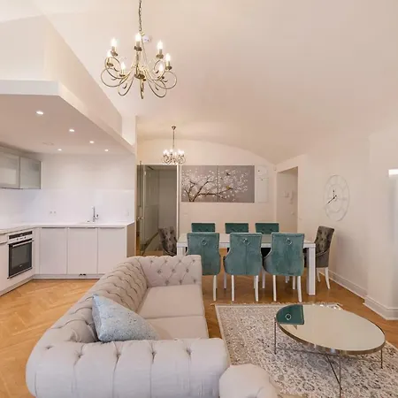 Housing 2 Bdr 2 Bathroom With Sauna At Carl Engel Luxury House